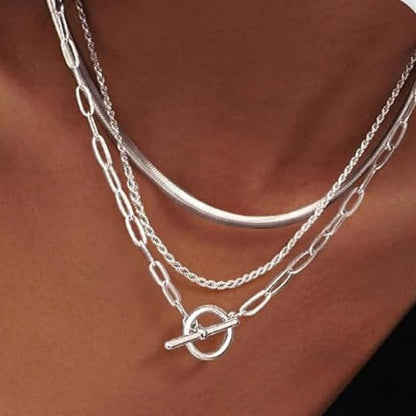 Anouk – Elegante zilverkleurige gelaagde ketting met kapittelsluiting